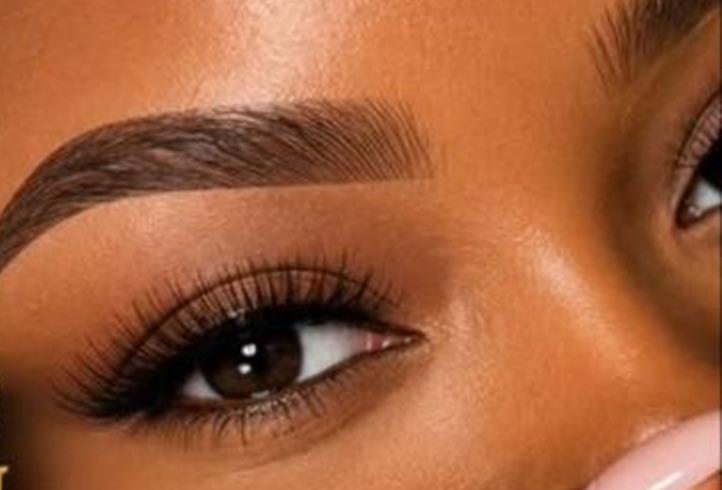 Close-up of a microbladed brow and lashes by Fazzi